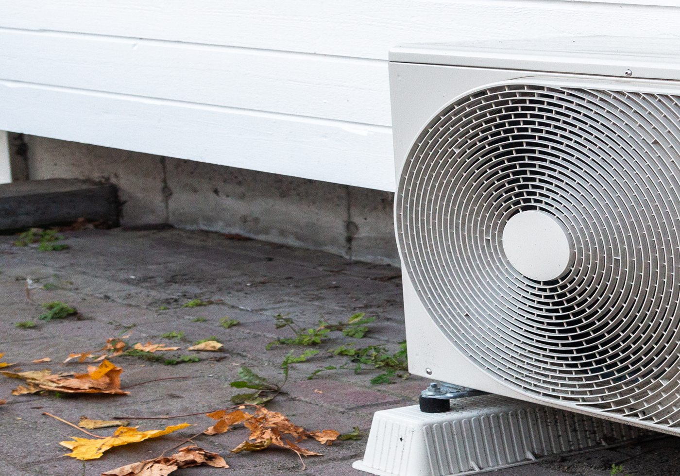 Raised outdoor heat pump with clearance below for airflow